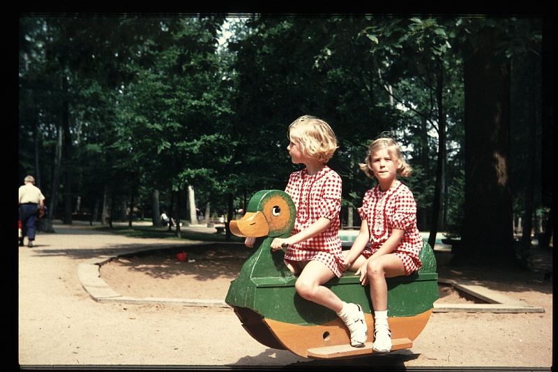 14.Frankfurt aug 1970 Brigitte,Marion.JPG